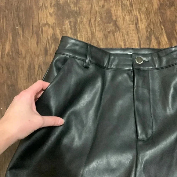 Beginning Boutique faux leather pants - Picture 10 of 14